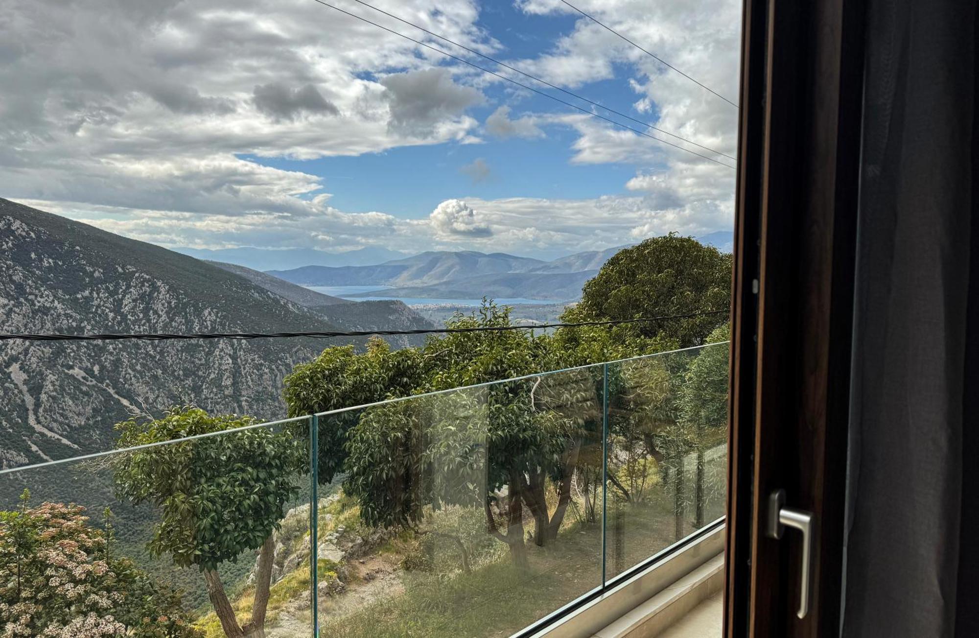Komody Delphi Dış mekan fotoğraf